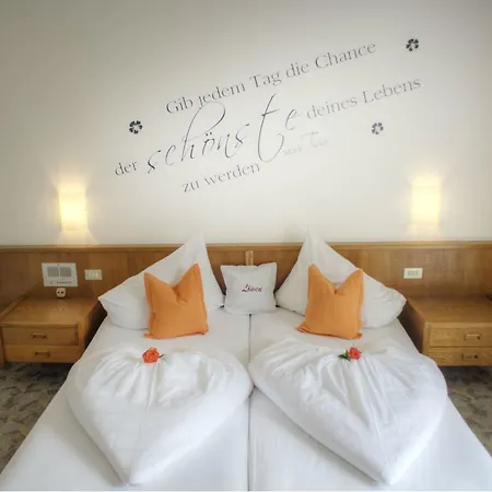 Loewen Hotel 2*